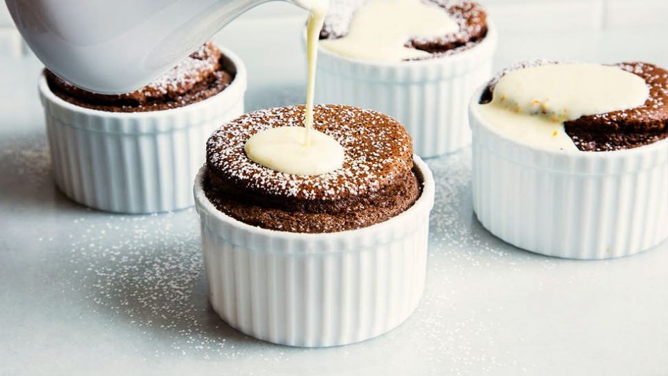 Soufflés de chocolate: solo tres ingredientes para un postre riquísimo