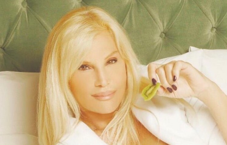 La postal retro de Susana Giménez con una bikini animal print: “Amo las sierras”