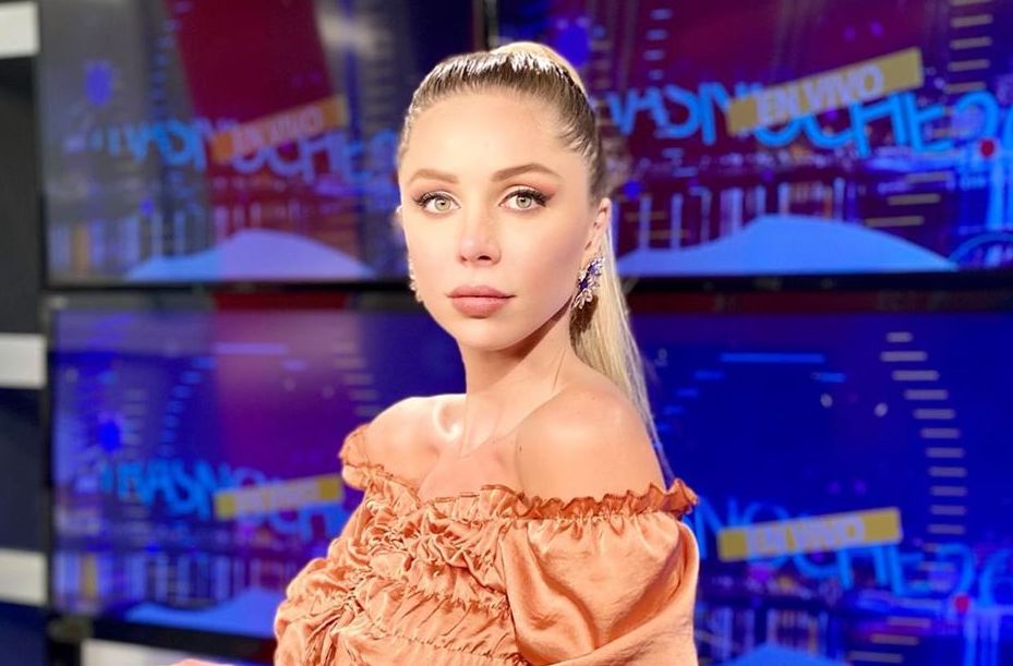 Romina Malaspina deslumbró con un top drapeado y pantalón ajustado: “¿1, 2, 3 o 4?”