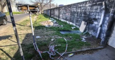Una mujer fue asesinada tras ser golpeada en la cabeza con un bloque de cemento