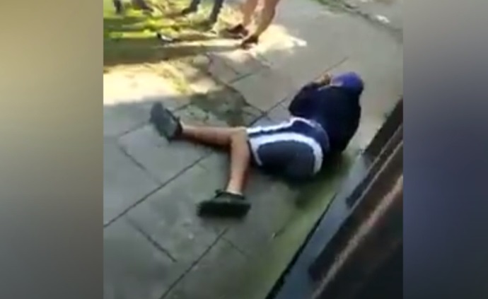 “Yo no quiero hacer esto”, un ladrón pidió disculpas a los vecinos que lo detuvieron