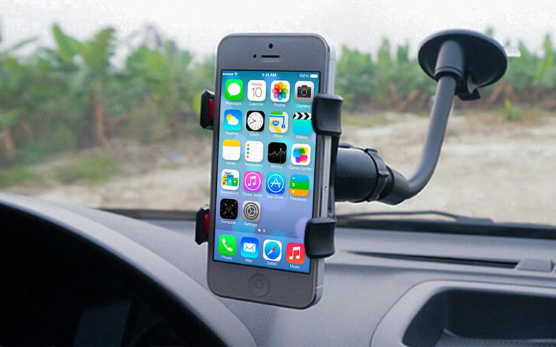 3 formas caseras (y efectivas) de llevar el celular en tu auto