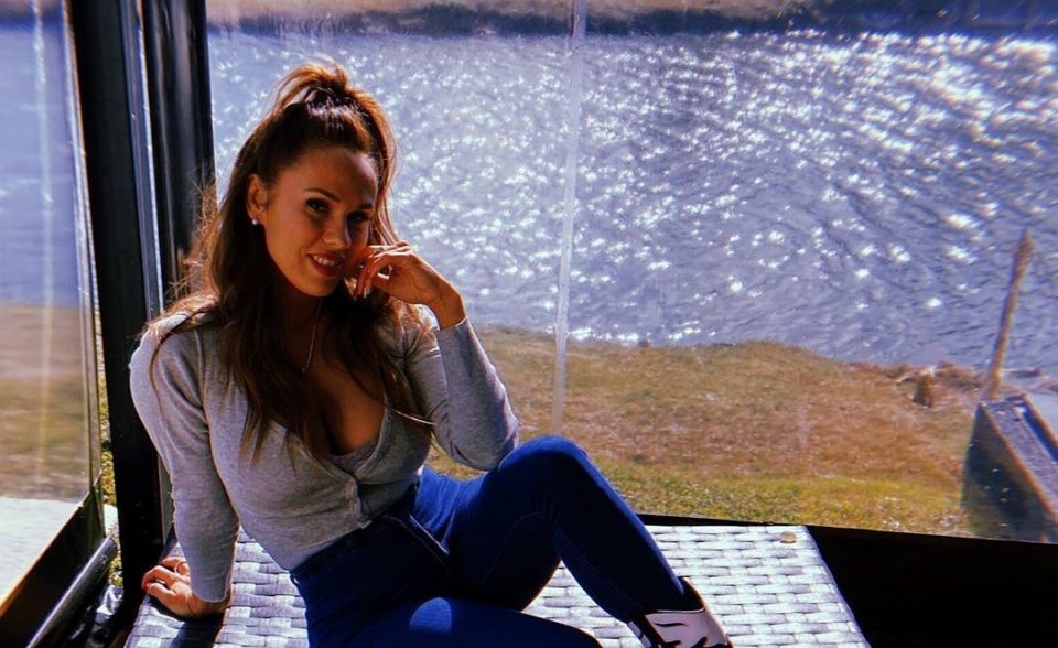 Sin ropa interior, Barby Silenzi recordó un ardiente día de verano