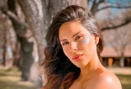 Desde la bañera, Barby Franco mostró cómo cuidarse el rostro