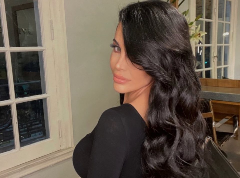 Charlotte Caniggia dejó el “shampein” y el choripán e ingresó al Resumen Blue