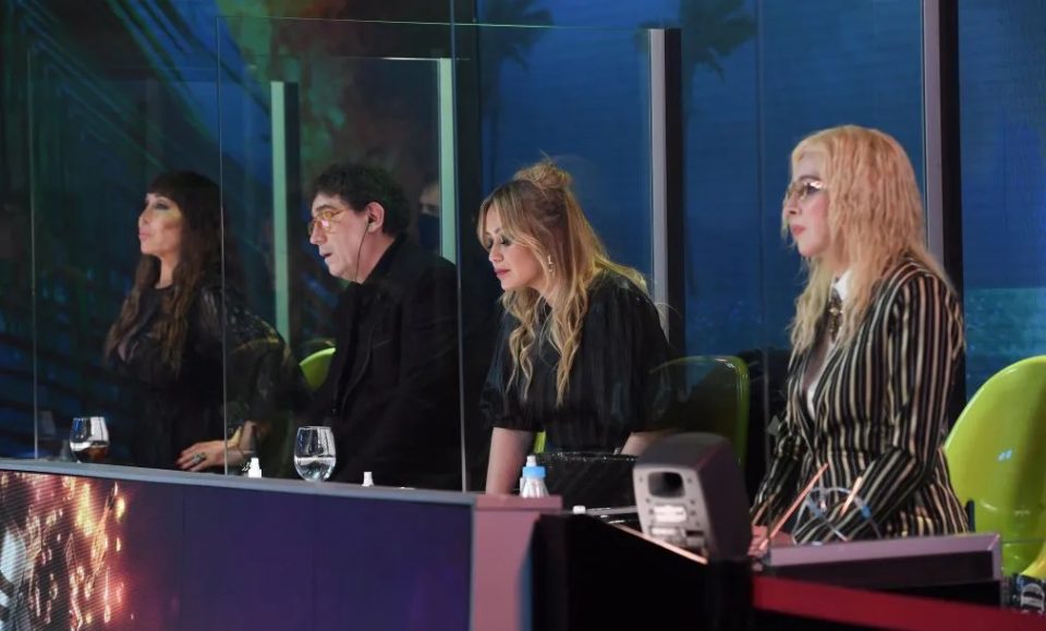 El jurado del “Cantando 2020” no se soporta e ingresó al Resumen Blue