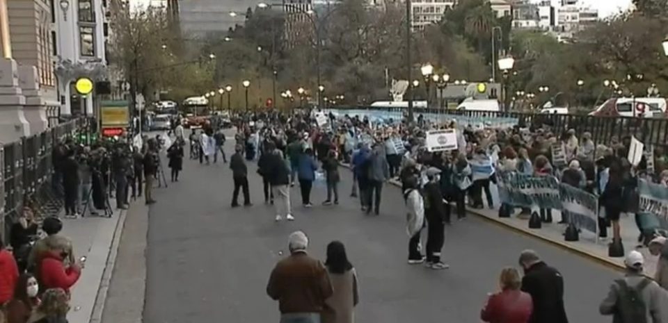Marcha frente al Palacio de Tribunales para pedir por la independencia judicial