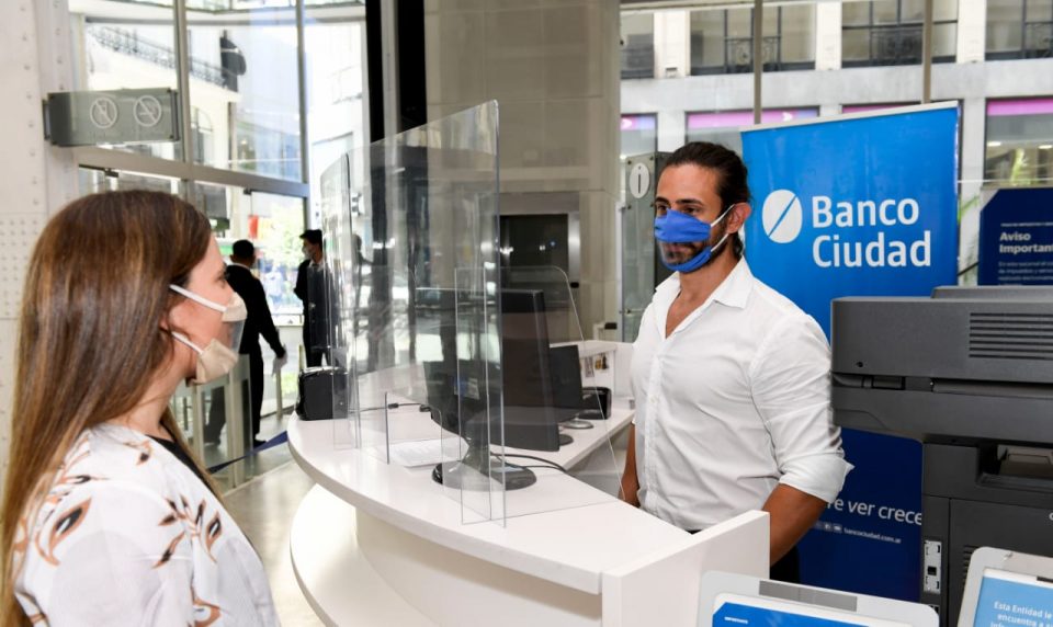 El Banco Ciudad se sumó a las iniciativas de los barbijos transparentes