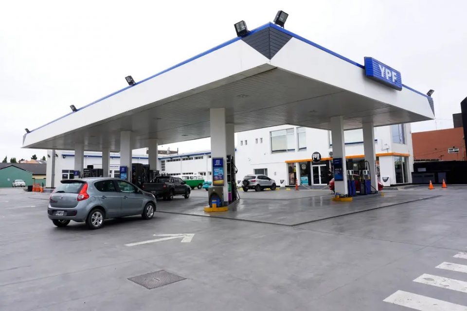 YPF aumentó 3,5% en promedio los combustibles en todo el país