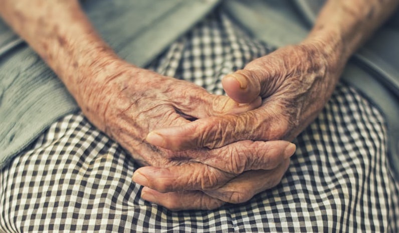 Una anciana se perdió con su perro y fue hallada después de 21 horas a la intemperie