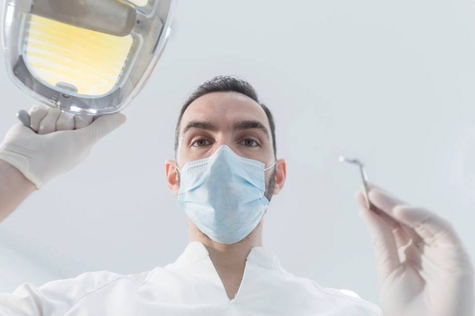 Durante la pandemia aumentó la cantidad de pacientes con rotura de dientes: a qué se debe