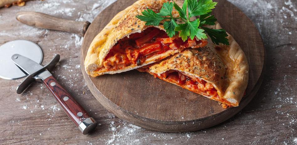 Paso a paso: cómo preparar unos calzone rellenos de carne, jamón, queso y morrón