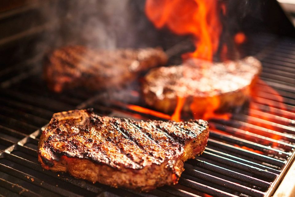 Comer demasiada carne asada podría atentar contra la salud, según un estudio