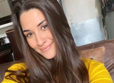 Ivana Nadal sonrió frente a cámara al posar en joggineta (y corpiño)