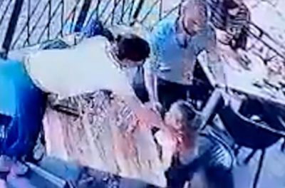 Video: el dramático momento en que intentan secuestrar a una nena en un restaurante