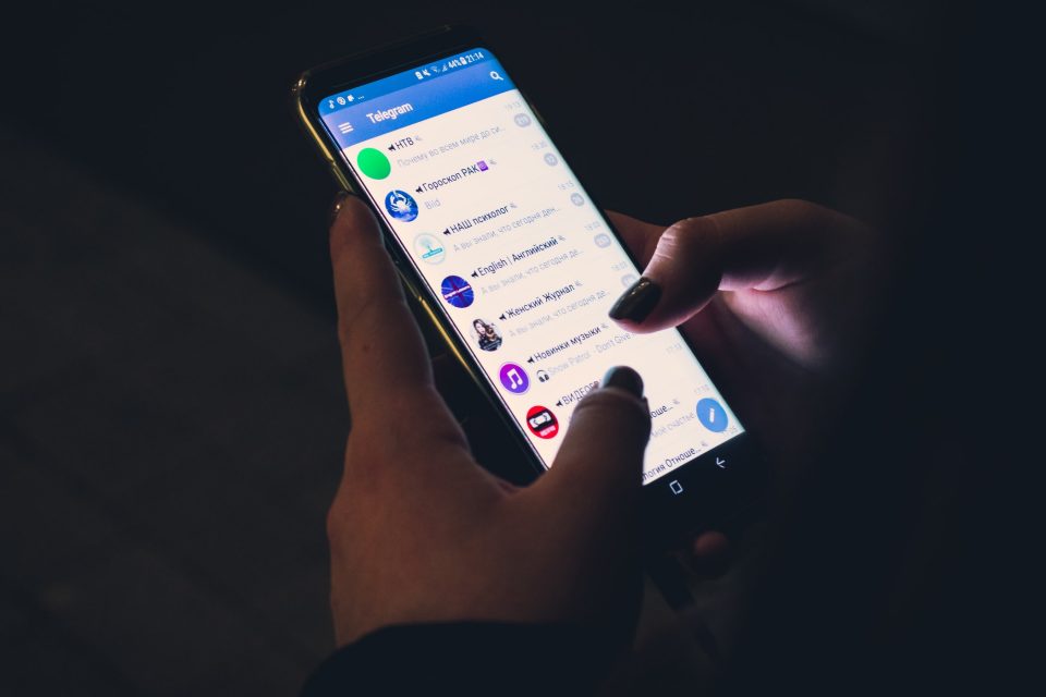 Descubrieron por qué una aldea se quedaba sin internet todos los días a la misma hora (durante 18 meses)