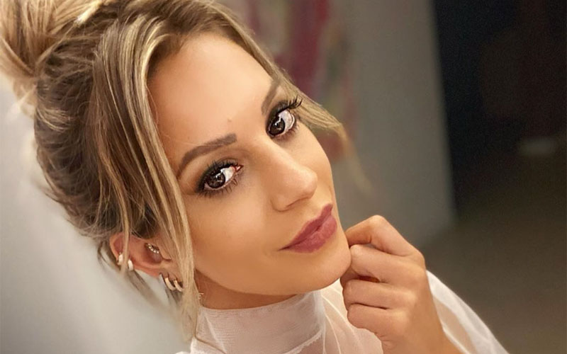 Bucaneras rojas, trikini y brillos: el provocativo look de Noelia Marzol