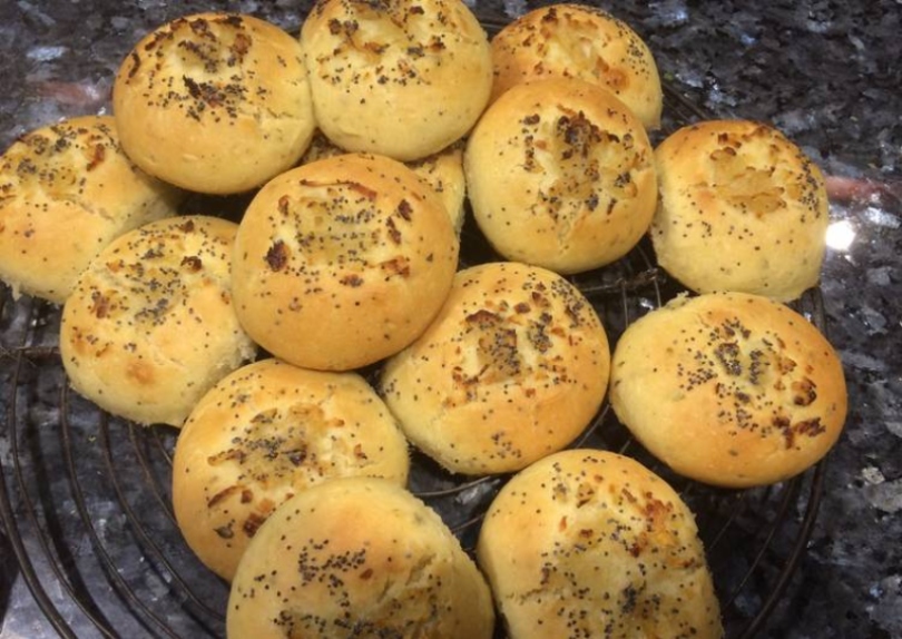 Pancitos de cebolla y orégano: receta simple y rápida de una bomba de sabor