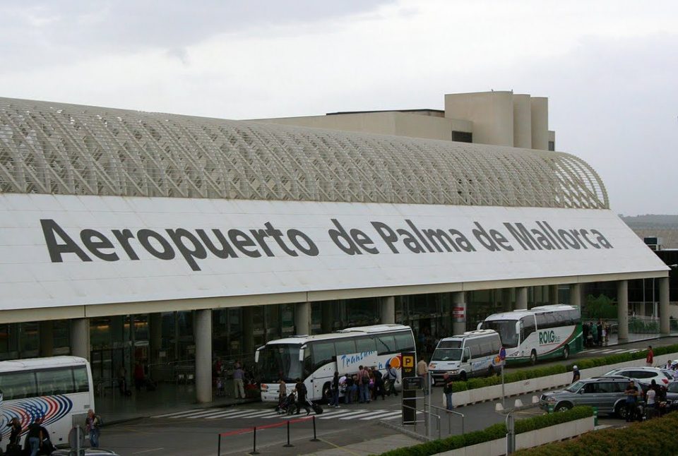Un pasajero le arrancó parte de una oreja a otro de un mordisco