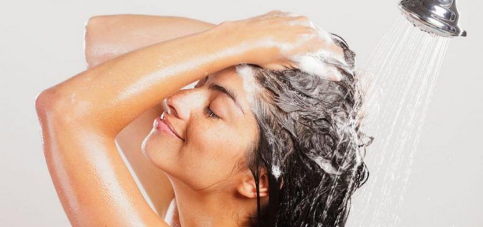 Pelo graso: consejos (infalibles) para mantenerlo limpio y cuidarlo sin causar daño