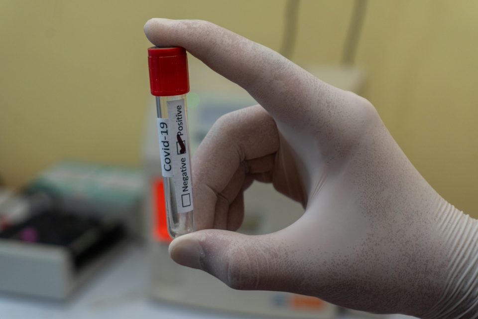 “Está siendo abandonada por su edad”: dramático pedido de una enfermera que le contagió coronavirus a su mamá