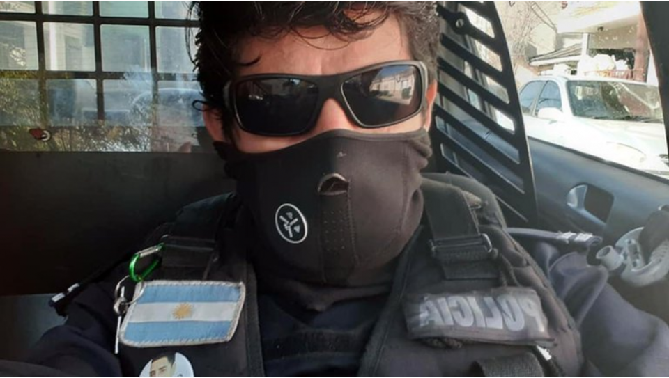 La dura historia detrás del policía que trepó la torre y amenazó con suicidarse
