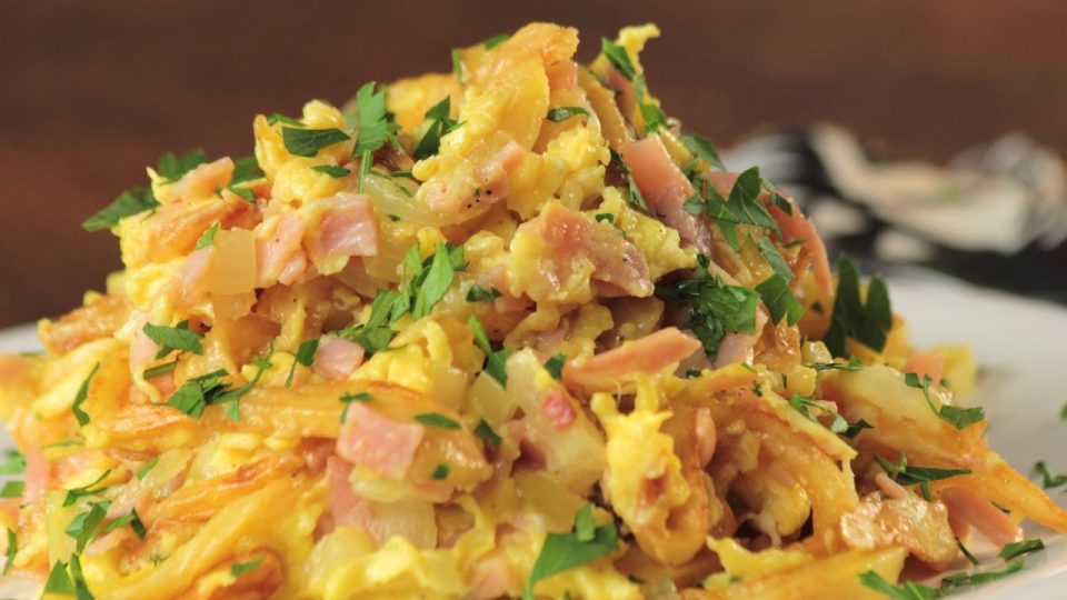 Revuelto de gramajo: el clásico de siempre con un (potente) refuerzo de sabor