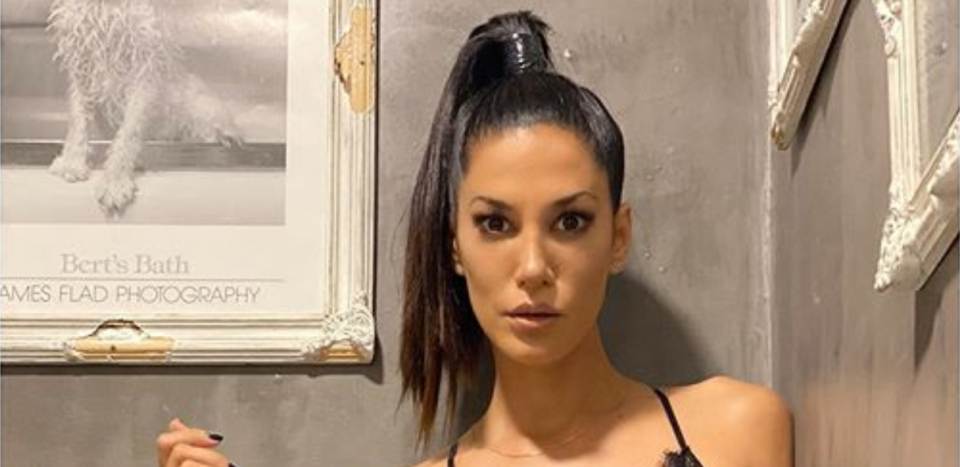 Recién levantada, Silvina Escudero saludó a sus seguidores desde la cama: “Good morning”