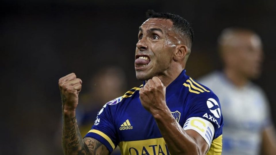 Carlos Tevez anunció su llegada a las redes sociales con un divertido sketch familiar