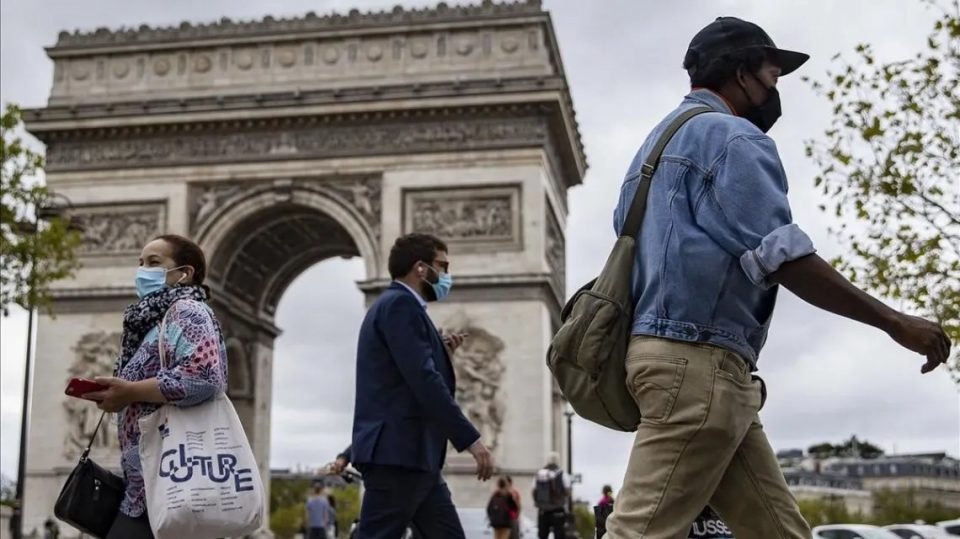 Un avión rompió la barrera del sonido y causó pánico en París