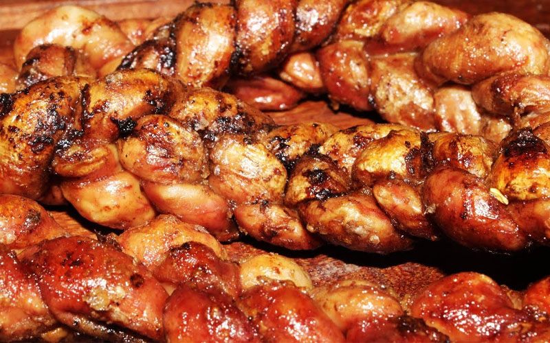 Chinchulines trenzados: la achura perfecta para celebrar el día nacional del asado