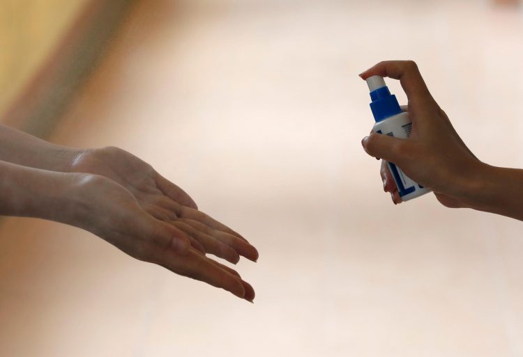 El coronavirus sobrevive en la piel cinco veces más que la gripe, según un estudio