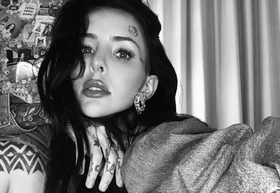 En top y jean, Cande Tinelli cerró la semana a puro baile