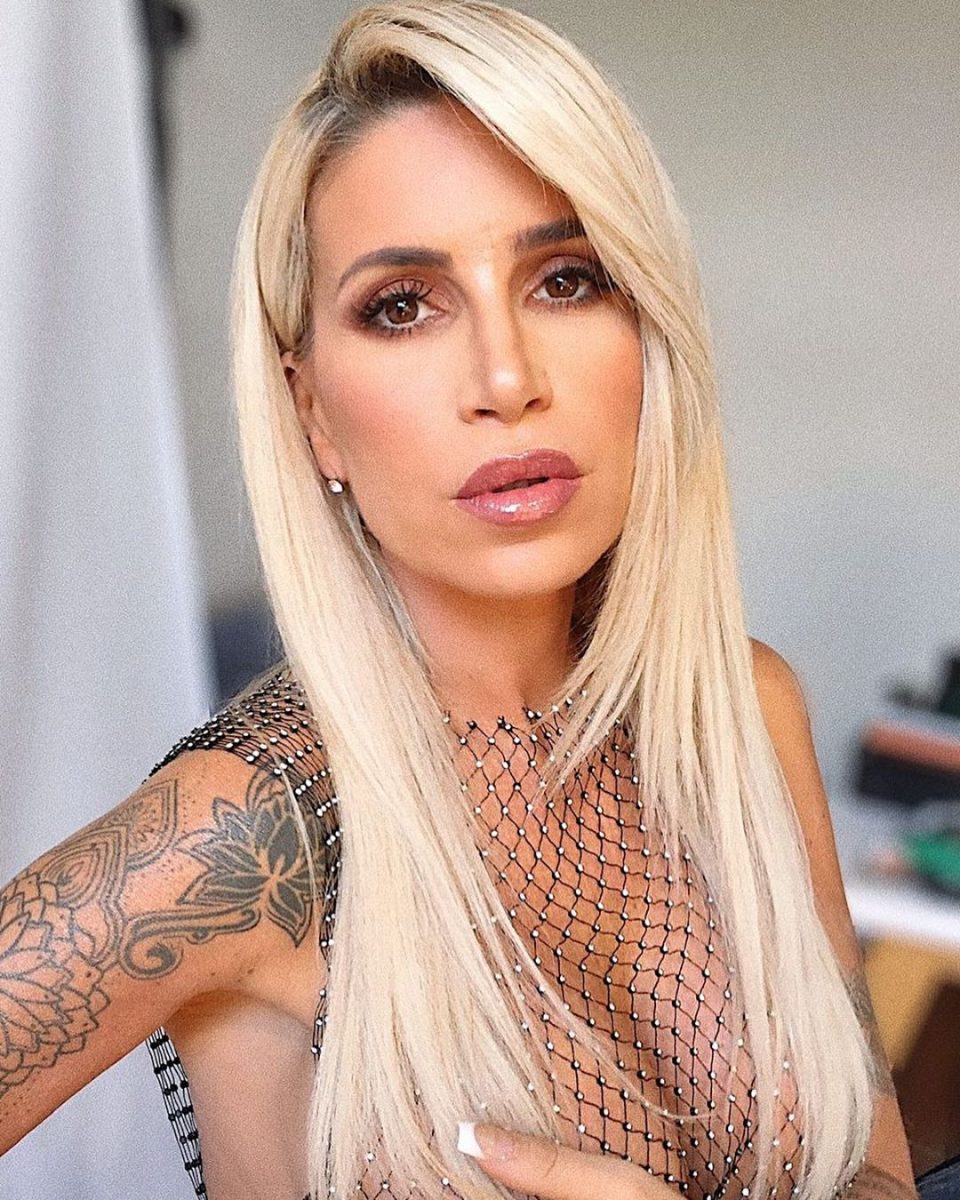 Florencia Peña sedujo a la primavera con un look engomado (y muy escotado)
