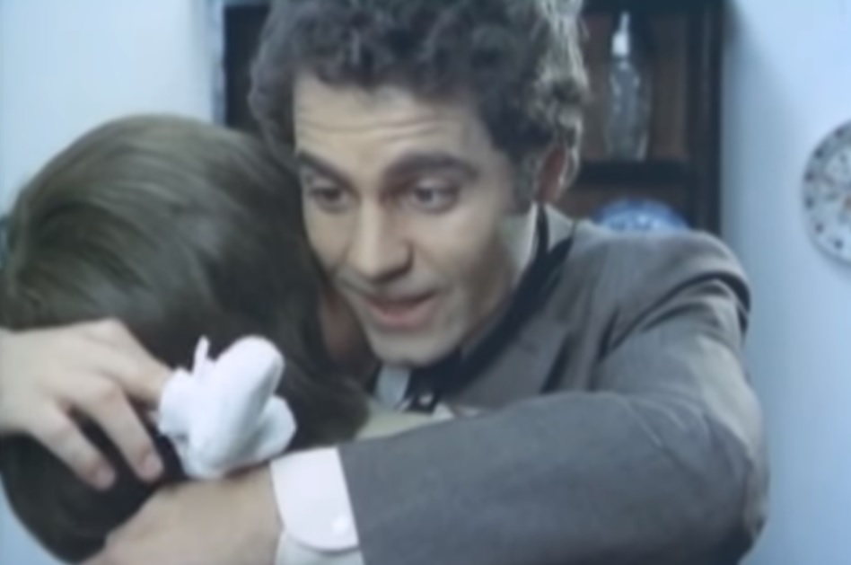 Hugo Arana y una publicidad inolvidable: escarpines y vino en la mesa familiar