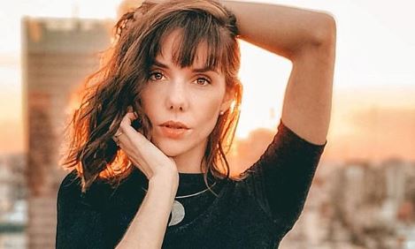 Julieta Nair Calvo posó con un top negro al salir de su rutina: “Chivate algo”