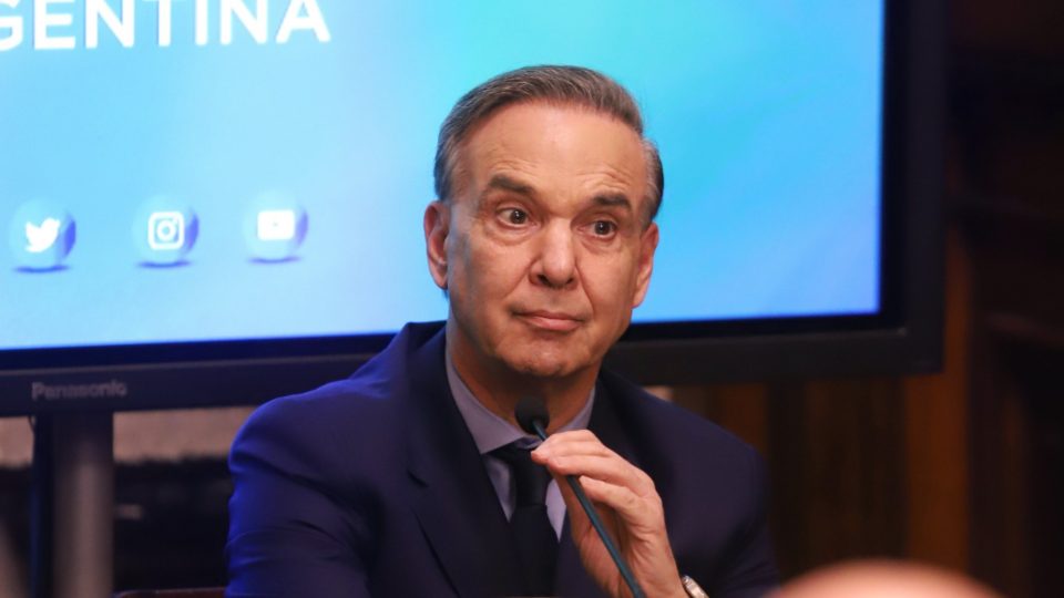 Miguel Ángel Pichetto: “El Gobierno convalida la ilegalidad”