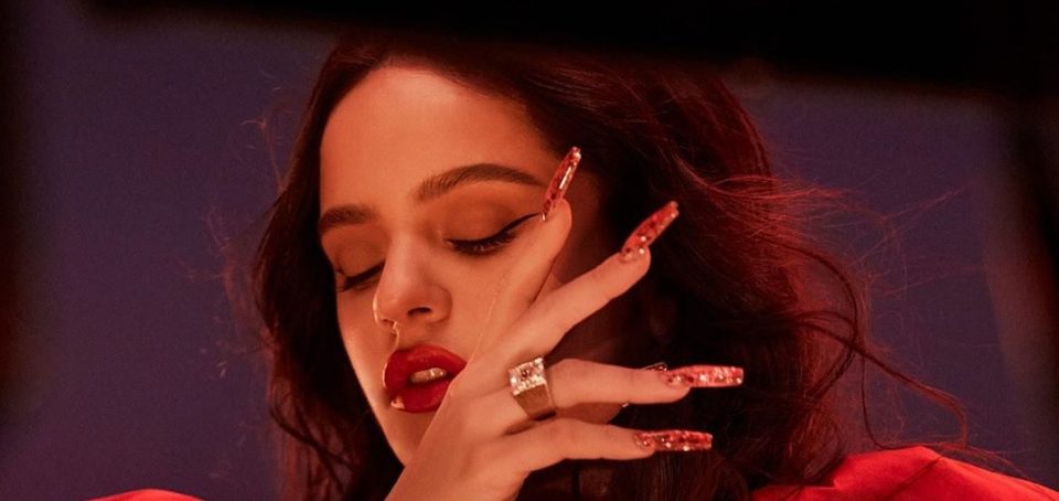Rosalía deslumbró con un look rebelde y transparente a sus fanáticos