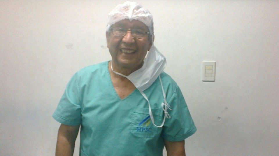 Un médico jubilado volvió a atender pacientes por la pandemia: “Me siento feliz y útil”
