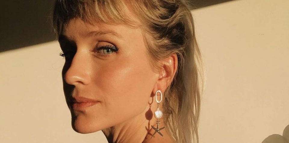 Con mini corpiño de barbijo, Brenda Gandini se entregó al sol
