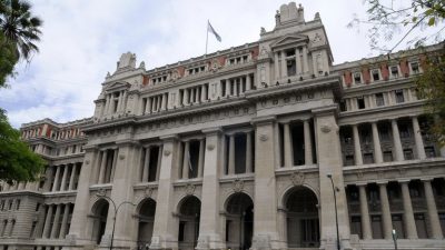 Un juez sobreseyó a un padre que abusó de su hija porque no tuvo una “actitud libidinosa”