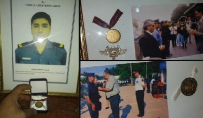 Un policía puso en venta sus medallas de oro “para tener un poco de plata”
