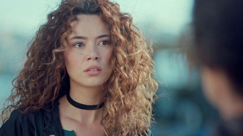 “Fuerza de Mujer”: quién es Seray Kaya, la actriz que interpreta a la villana