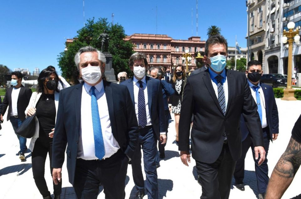 Denunciaron el robo de 4 celulares durante la caminata de Alberto Fernández al CCK