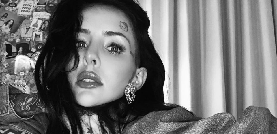 Desde la cama y en primer plano, Cande Tinelli exhibió su desafío: “Ta jodido”