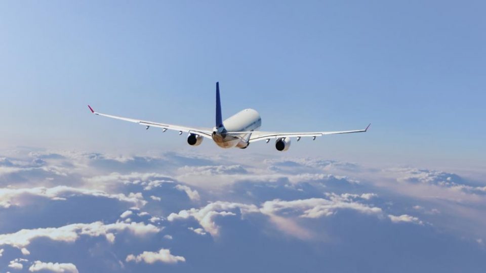 Una azafata explicó cuáles son las partes más sucias del avión y el video se volvió viral