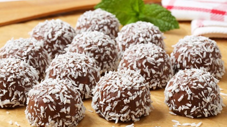 Cómo hacer bombones caseros de chocolate con coco