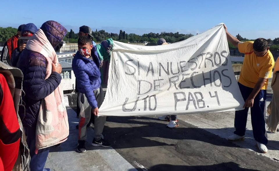 Internos de penales bonaerenses protagonizan motines por la suspensión de visitas