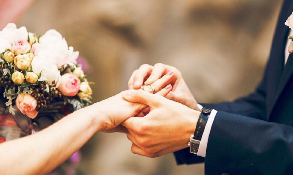 ¿Qué significa soñar con casarse con un desconocido?: un ejercicio para pensar qué queremos en el amor