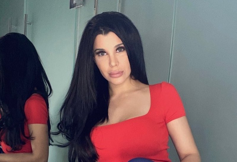 Con pantalón de cuero y anteojos (súper llamativos), Charlotte Caniggia subió su look repleto de estilo
